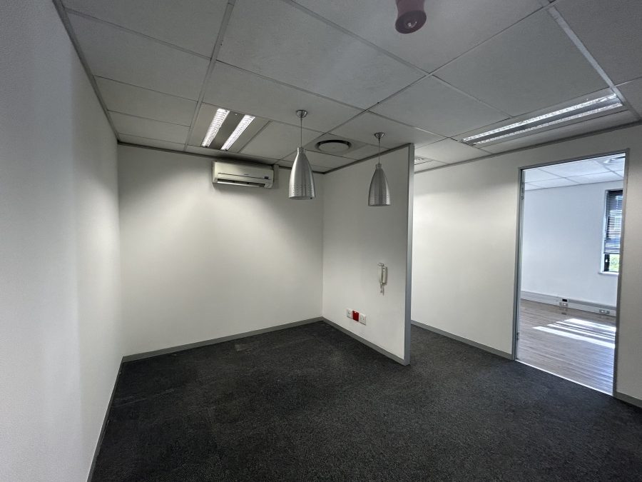 To Let Commercial Property for Rent in Mowbray Western Cape